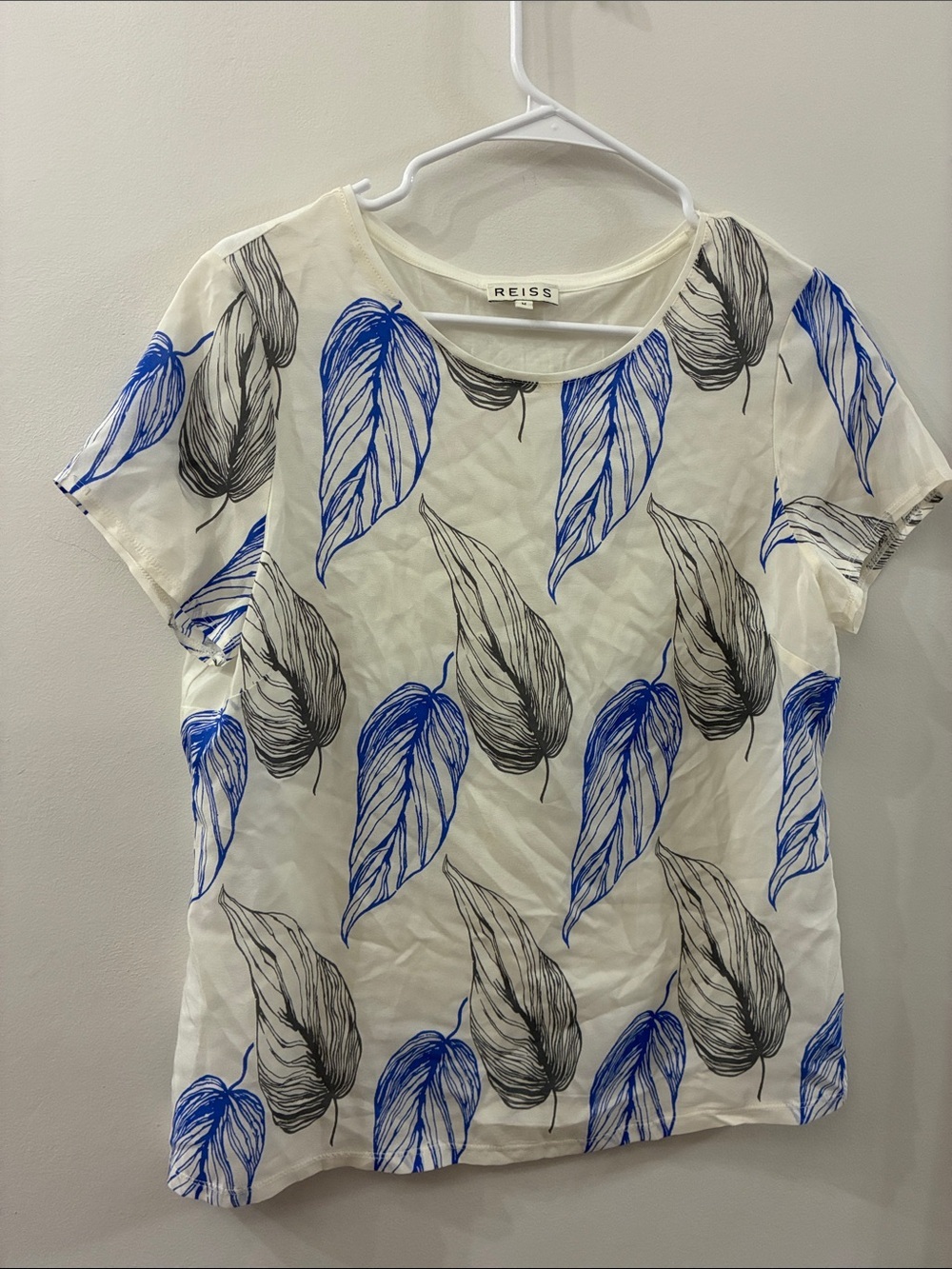 Reiss Women's blouse - medium. White Leaf Print Short Sleeve Top - silk